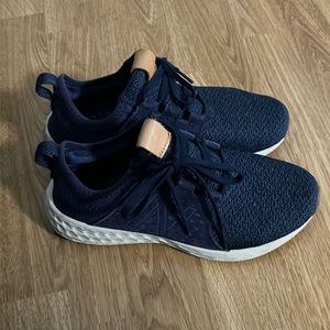 New balance tennis shoes